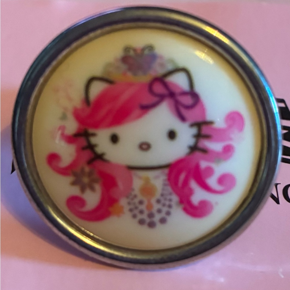 Tarina Tarantino collab withHello Kitty Pink
